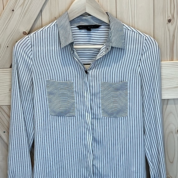 WHBM open back button up, size 0 - Picture 1 of 4